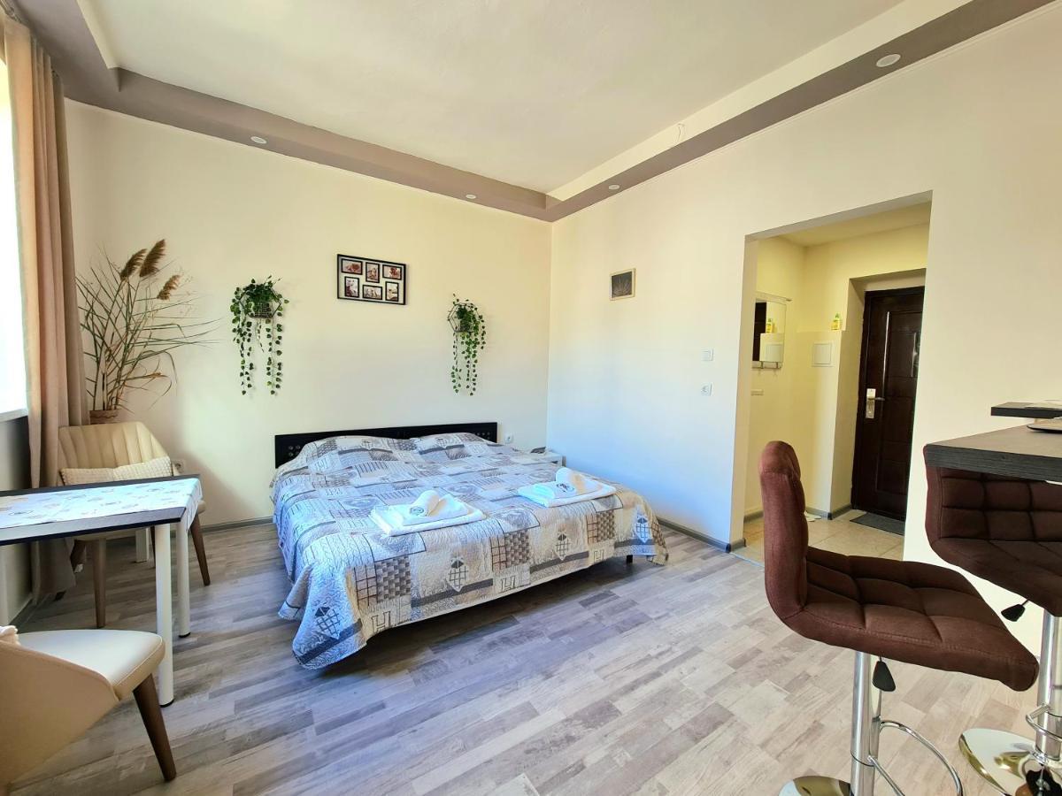 Ferienwohnung Студио В Центъра На Бургас Exterior foto